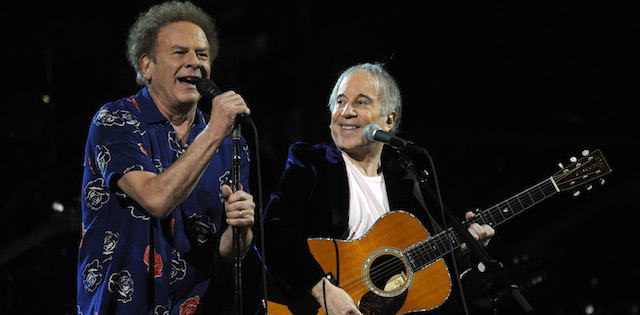 Paul Simon e Art Garfunkel in concerto a Madison Square Garden, 29 ottobre 2009. 
(AP Photo/Henny Ray Abrams)
