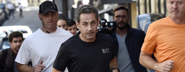 Former French president Nicolas Sarkozy (C) jogs on September 16, 2014 in Paris. AFP PHOTO / LIONEL BONAVENTURE (Photo credit should read LIONEL BONAVENTURE/AFP/Getty Images)