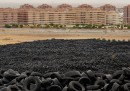 La grande discarica di pneumatici vicino a Madrid - foto