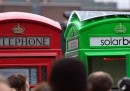 Le cabine telefoniche a Londra, ma verdi