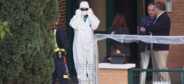 MADRID, SPAIN - OCTOBER 08: A worker wearing protective clothing stand outside an appartment building, the private residence for Spanish nurse, Teresa R. R who has tested positive for the Ebola virus on October 8, 2014 in Alcorcon, near Madrid, Spain. Spanish Health Minister Ana Mato confirmed nurse, Teresa R. R had tested positive after treating two Ebola patients who had been brought back to the country from Africa. (Photo by Pablo Blazquez Dominguez/Getty Images)