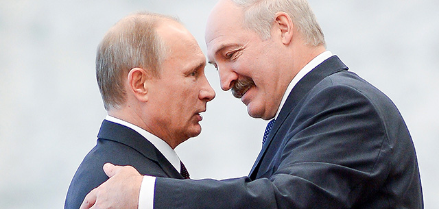 Belarussian President Alexander Lukashenko (R) greets Russia's President Vladimir Putin during the Commonwealth of Independent States (CIS) leaders summit in Minsk on October 10, 2014. AFP PHOTO/MAXIM MALINOVSKY (Photo credit should read MAXIM MALINOVSKY/AFP/Getty Images)