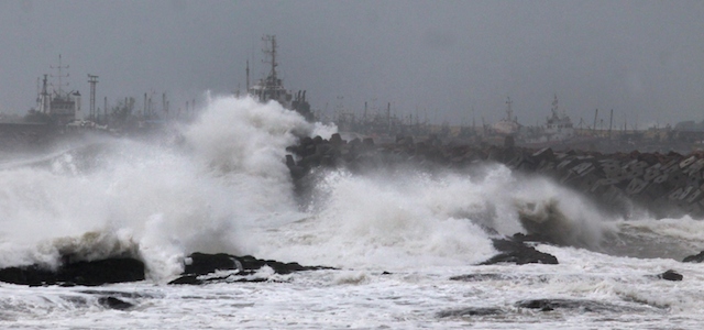 Il ciclone Hudhud ha causato notevoli danni e la morte di tre persone nelle coste orientali dell’Andhra Pradesh e di Orissa, in India