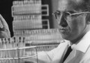 La storia di Jonas Salk, nato 100 anni fa