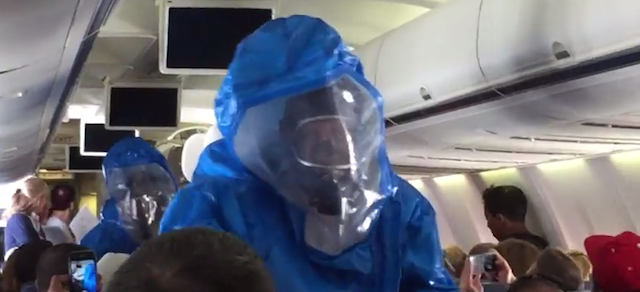 Il video dell’allarme per ebola in un aereo americano