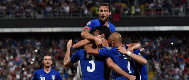 PALERMO, ITALY - OCTOBER 10: Giorgio Chiellini of Italy #3 celebrates with his team-mates after scoring the opening goal during the EURO 2016 Group H Qualifier match between Italy and Azerbaijan at Stadio Renzo Barbera on October 10, 2014 in Palermo, Italy. (Photo by Claudio Villa/Getty Images)