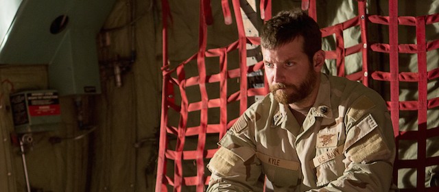 Bradley Cooper, nella parte di Chris Kyle.