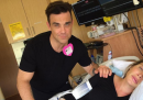 Il video di Robbie Williams che canta "Let it go" a sua moglie che partorisce