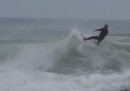 La manovra “impossibile” del surfista Kelly Slater