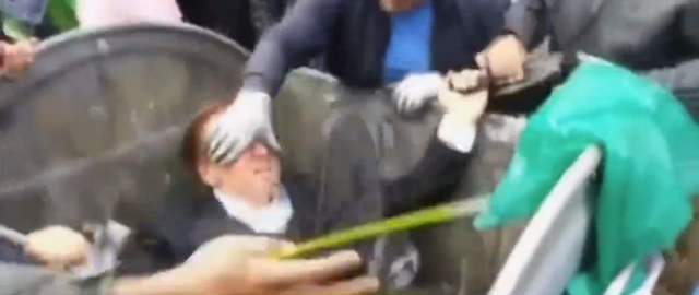 I politici ucraini, maltrattati