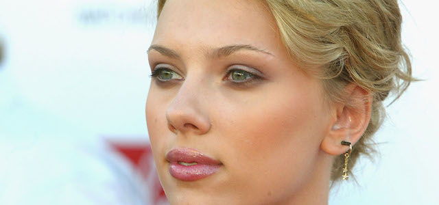 Scarlett Johansson alla cerimonia dei Movieline Young Hollywood Awards a Hollywood, nel 2004
(Kevin Winter/Getty Images)