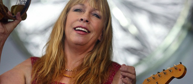 Carhaix-Plouguer, FRANCE: US singer Rickie Lee Jones performs on the stage of the 16th edition of the Vieilles Charrues music festival, 22 July 2007 in Carhaix, western France. AFP PHOTO FRED TANNEAU (Photo credit should read FRED TANNEAU/AFP/Getty Images)