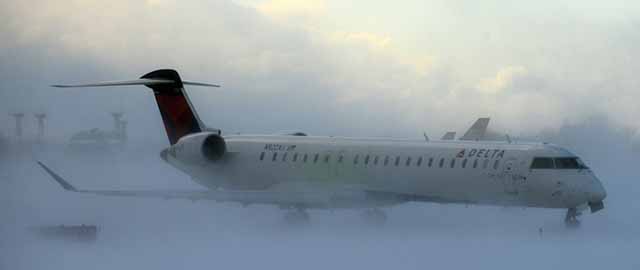 Un aereo all'aeroporto internazionale di Buffao, New York, 18 novembre 2014 
(AP Photo/Gary Wiepert)