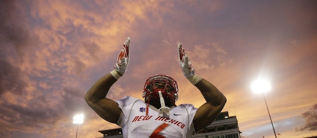 Jhurell Pressley dei New Mexico festeggia dopo che la sua squadra ha battuto quella della University of Nevada in una partita di football americano universitario, Las Vegas, 1 novembre 2014 (AP Photo/John Locher)