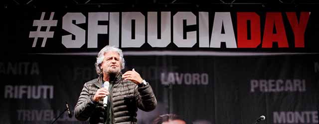 Foto Guglielmo Mangiapane/LaPressePalermo, 26 ott. 2014politica'Sfiduca Day', in piazza parlamento a Palermo. Manifestazione di piazza organizzata dal Movimento 5 Stelle per promuvere la raccolta di firme contro il governatore della Sicilia Crocetta.Nella foto: Beppe Grillo