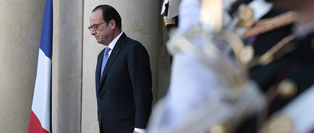 Le Monde scarica Hollande