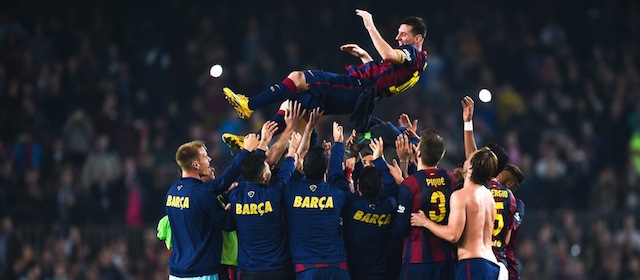 Messi festeggiato dalla squadra alla fine della partita (David Ramos/Getty Images)