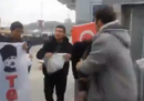 Il video dei marinai americani aggrediti a Istanbul