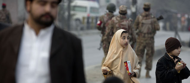 attacco scuola Peshawar