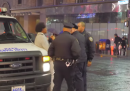 Il video dell'uomo afroamericano maltrattato dai poliziotti a New York solo perché stava ballando