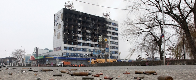 L'edificio dei media a Grozny distrutto da un incendio. Cecenia, Russia, 4 dicembre 2014.
(ELENA FITKULINA/AFP/Getty Images)