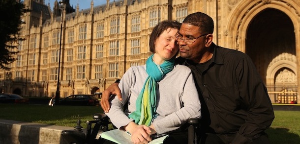 È morta a 51 anni Debbie Purdy, importante attivista per l’eutanasia in Regno Unito