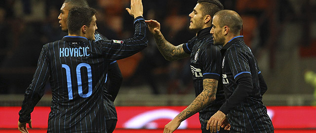 MILAN, ITALY - DECEMBER 07: Mauro Emanuel Icardi C) of FC Internazionale Milano celebrates with his team-mates Mateo Kovacic (L) and Rodrigo Palacio (R) after scoring the opening goal during the Serie A match between FC Internazionale Milano and Udinese Calcio at Stadio Giuseppe Meazza on December 7, 2014 in Milan, Italy. (Photo by Marco Luzzani/Getty Images)
