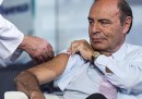 Il video di Bruno Vespa che si fa vaccinare in tv