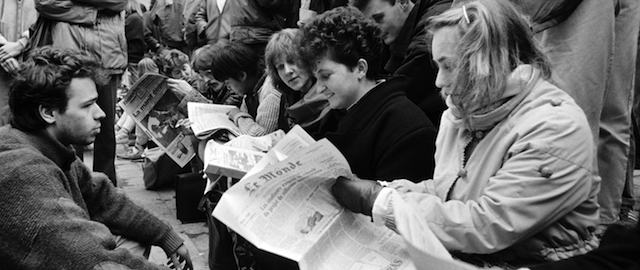 Secondary school students and student read the newspapers Le Monde on the steps of the university of Jussieu, on December 5, 1986 during the demonstrations against the draft bill of Alain Devaquet, junior minister for universities. (Photo credit should read MICHEL GANGNE/AFP/Getty Images)
