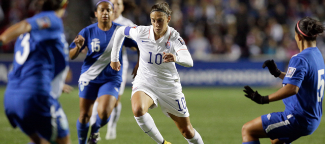 United States' Carli Lloyd (10) moves the ball between Guatemala players during the first half of a CONCACAF Women's Championship soccer game Friday, Oct. 17, 2014, in Bridgeview, Ill. (AP Photo/Nam Y. Huh)