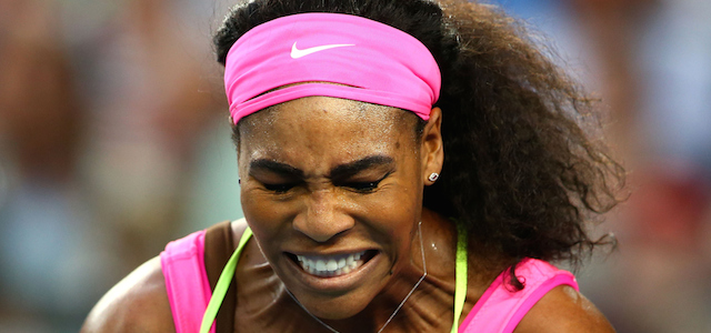 La statunitense Serena Williams festeggia un punto contro la belga Alison Van Uytvanck, 20 gennaio 2015. 
(Mark Kolbe/Getty Images)