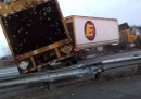 Lo spettacolare incidente di un camion nel New Jersey