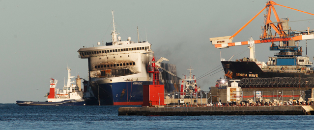 La Norman Atlantic al porto di Brindisi. (REUTERS/Ciro De Luca)