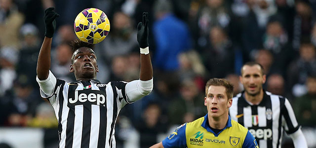 Juventus' French midfielder Paul Pogba (L) controls the ball during the Italian Serie A football match Juventus vs Chievo Verona at the Juventus Stadium in Turin on January 25, 2015. AFP PHOTO / MARCO BERTORELLO (Photo credit should read MARCO BERTORELLO/AFP/Getty Images)