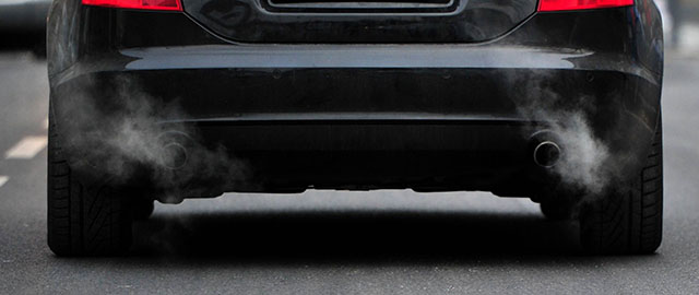 Waste gas comes out of an exhaust pipe of a car on December 01, 2010 in Berlin. AFP PHOTO JOHANNES EISELE (Photo credit should read JOHANNES EISELE/AFP/Getty Images)