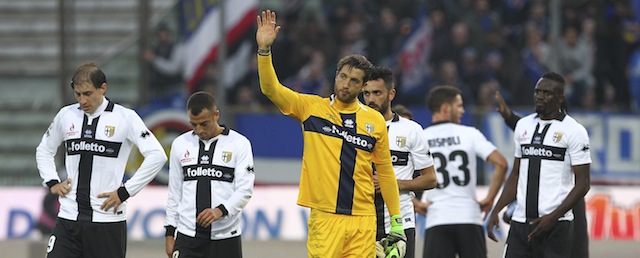 PARMA, ITALY - JANUARY 18: Parma FC players show their dejection at the end of the Serie A match between Parma FC and UC Sampdoria at Stadio Ennio Tardini on January 18, 2015 in Parma, Italy. (Photo by Marco Luzzani/Getty Images)
