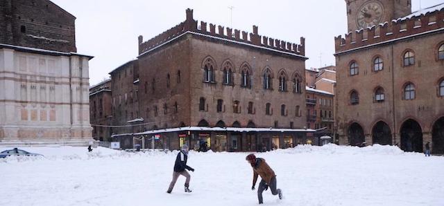 Foto Stefano De Grandis/LaPresse06-02-2015 Bologna (Italia)CronacaMaltempo, Bologna sotto la neve: disagi in centro cittàNella foto: i disagi creati dalla neve