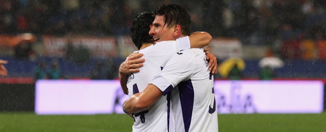 ROME, ITALY - FEBRUARY 03: Mario Gomez (R) celebrates after scoring the second team's goal with his team mate during the TIM Cup match between AS Roma and ACF Fiorentina at Olimpico Stadium on February 3, 2015 in Rome, Italy. (Photo by Paolo Bruno/Getty Images)