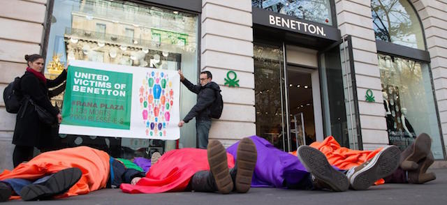 Il Gruppo Benetton ha accettato di partecipare a una raccolta fondi per i familiari dei morti nel crollo della fabbrica di vestiti a Dacca