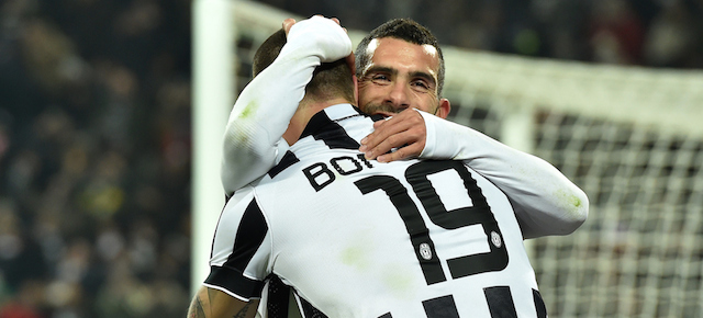 Leonardo Bonucci festeggia il suo gol abbracciando Carlos Tevez
(Valerio Pennicino/Getty Images)