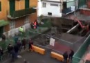 La grande voragine nel quartiere Pianura di Napoli - video