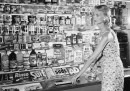 Un distributore automatico, nel 1956