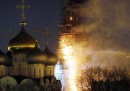 L’incendio al monastero di Novodevichy, a Mosca