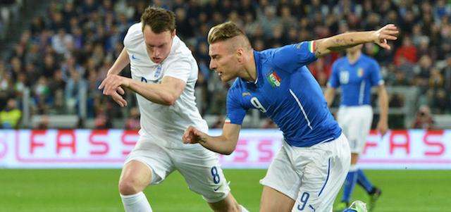 Italy's Ciro Immobile (R) and England's Phil Jones in action during the international friendly soccer match Italy vs England at the Juventus Stadium in Turin, Italy, 31 March 2015.
ANSA/ANDREA DI MARCO