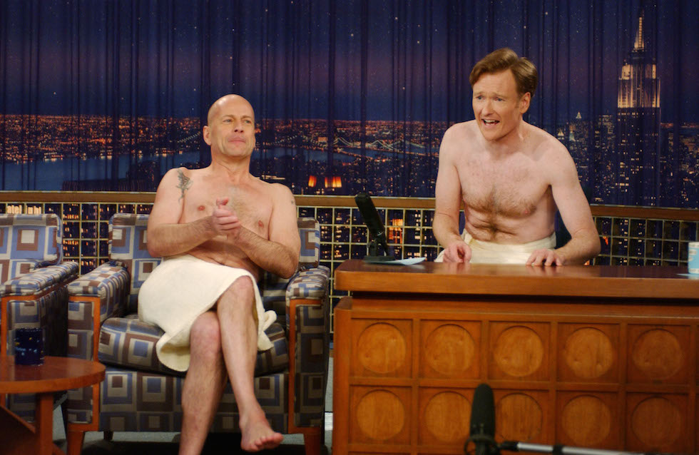 Bruce Willis e Conan O'Brien al Late Night Show a New York, nel marzo ...
