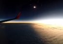 In volo durante l'eclissi