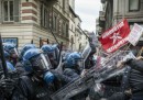 Le foto degli scontri a Torino tra manifestanti anti-Salvini e polizia