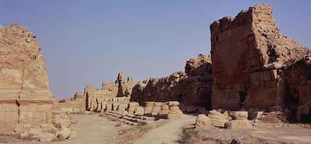 Mura di Hatra, Iraq, 7 gennaio 2004.
(©SILVIO FIORELAPRESSE)