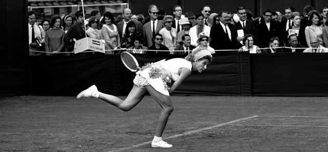 Lea Pericoli contro la britannica Frances MacLennan al torneo di Wimbledon, il 27 giugno 1967. (AP Photo/Bob Dear)