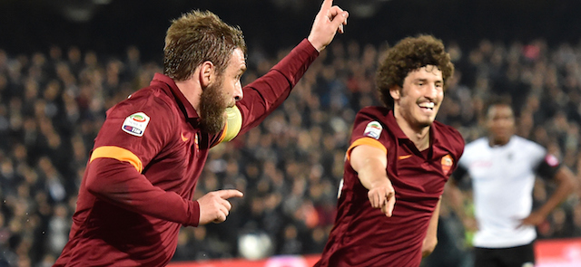 CESENA, ITALY - MARCH 22: Daniele De Rossi (L) of AS Roma celebrates after scoring the opening goal during the Serie A match between AC Cesena and AS Roma at Dino Manuzzi Stadium on March 22, 2015 in Cesena, Italy. (Photo by Giuseppe Bellini/Getty Images)